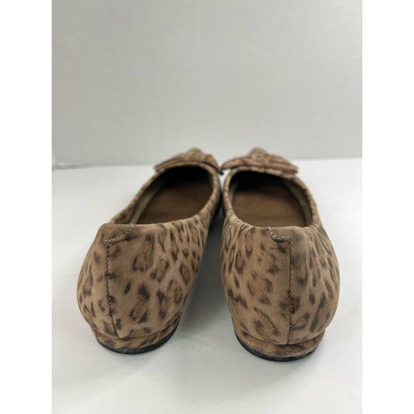 Me Too Paige Leather Leopard Pointy Toe Bow Flat Size 7M - Picture 5 of 9